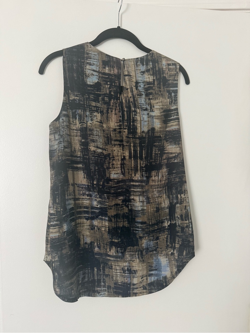 Area Stars Abstract Brushstroke Sleeveless Blouse - Picture 3 of 3